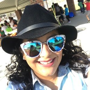 Meet your Posher, Edith